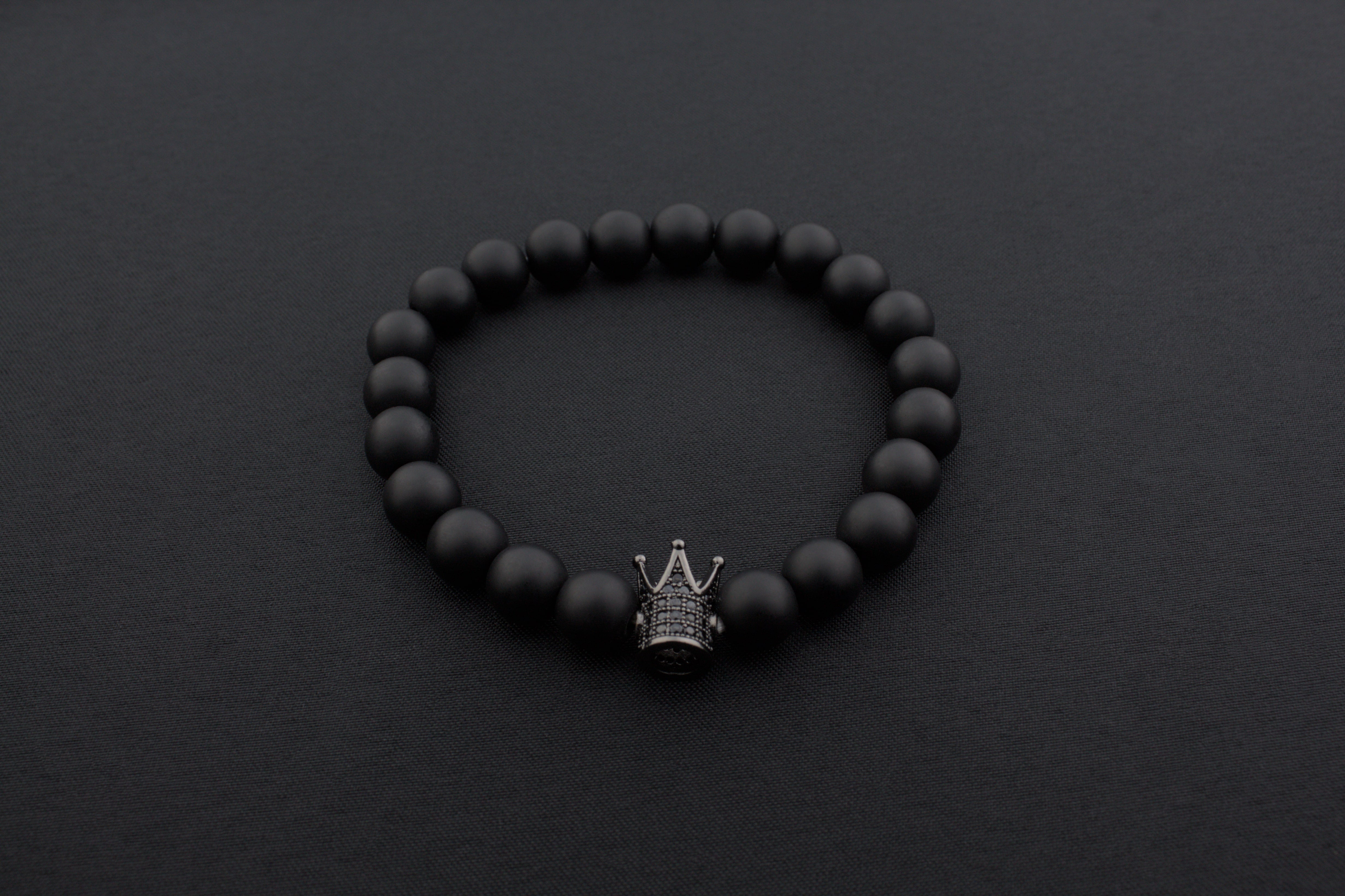 Pulseras de la distancia color blanco y negro con coronas rosa y negra