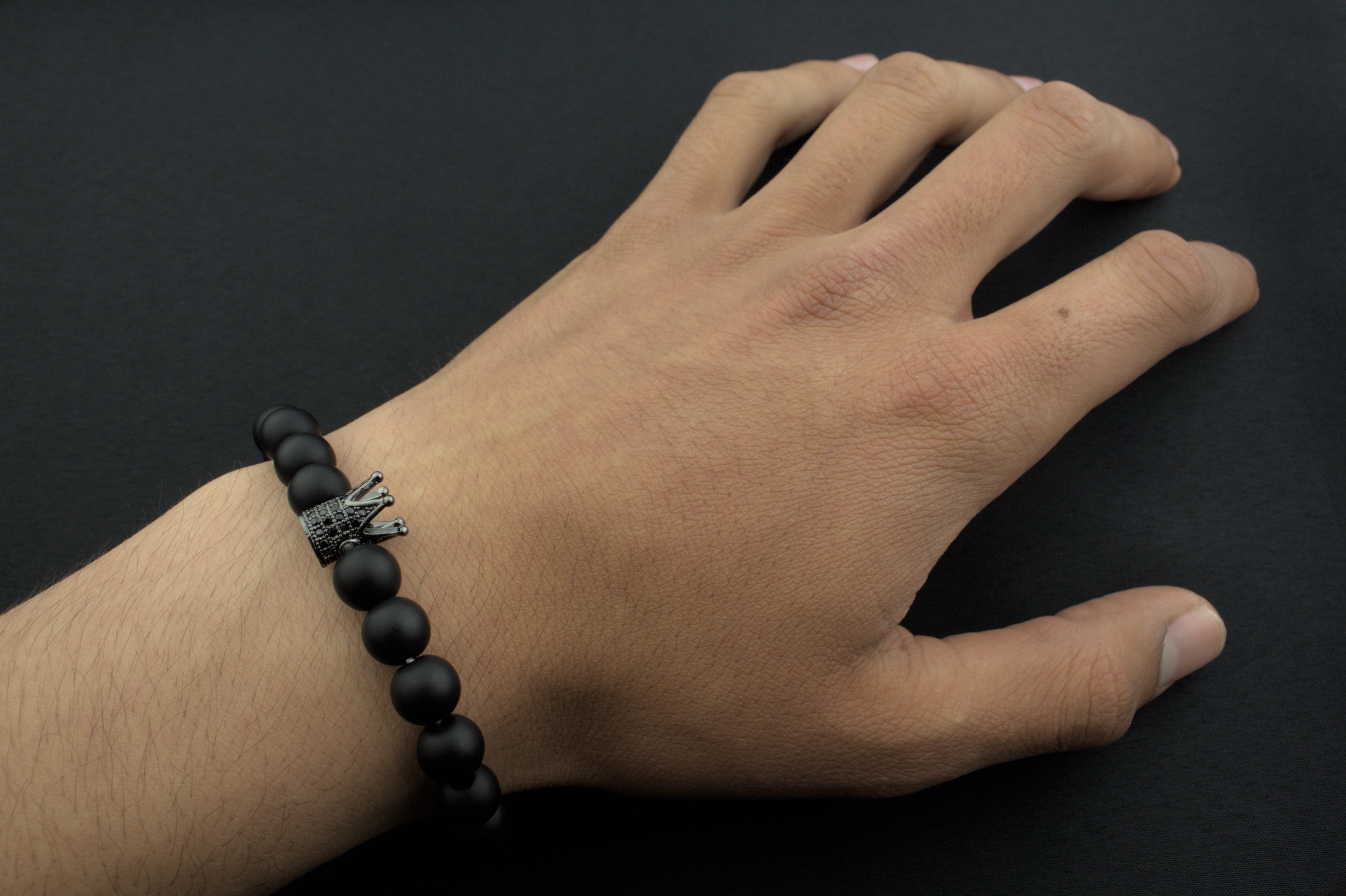 Pulseras de la distancia color blanco y negro con coronas rosa y negra