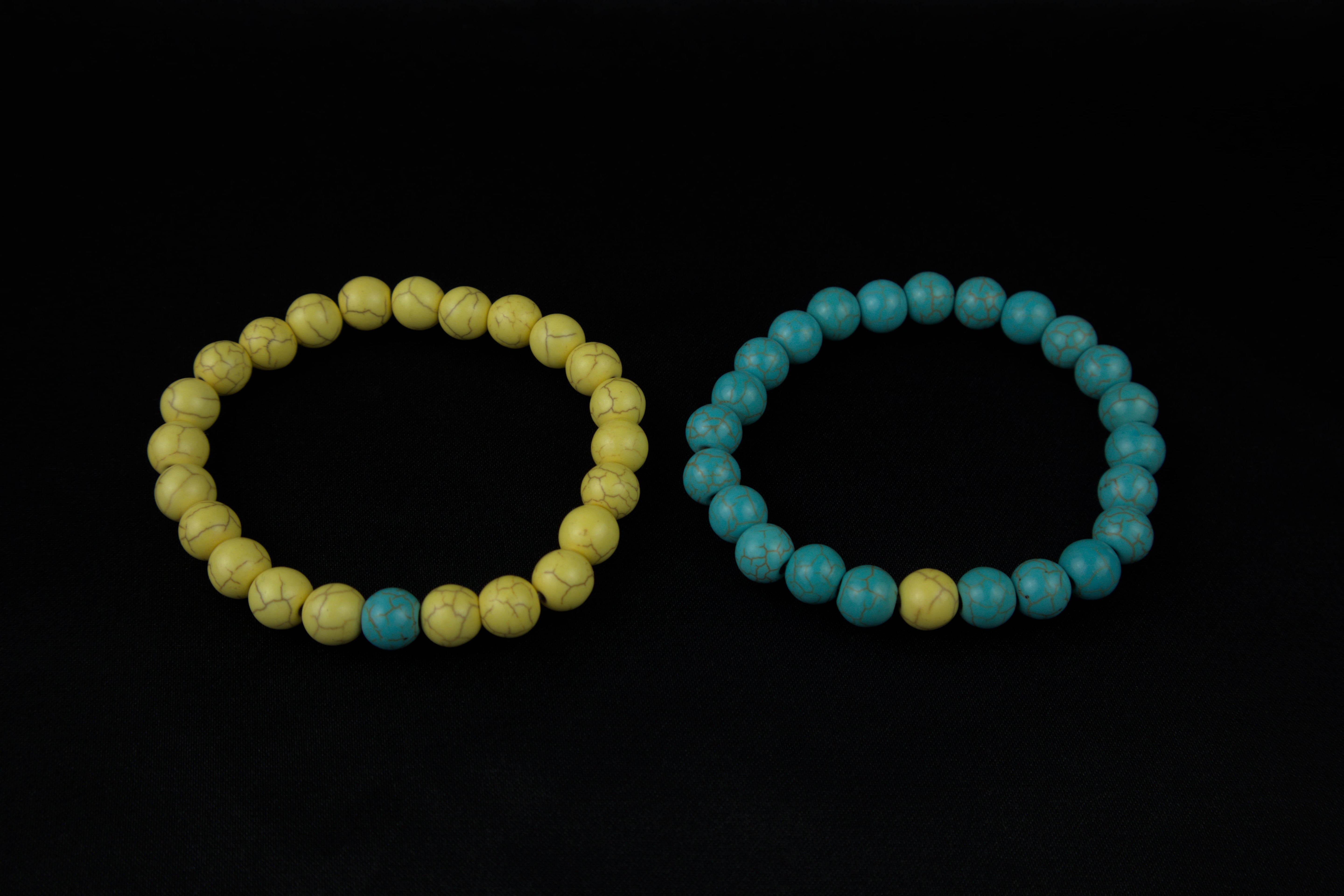 Pulseras de la distancia azul con amarillo
