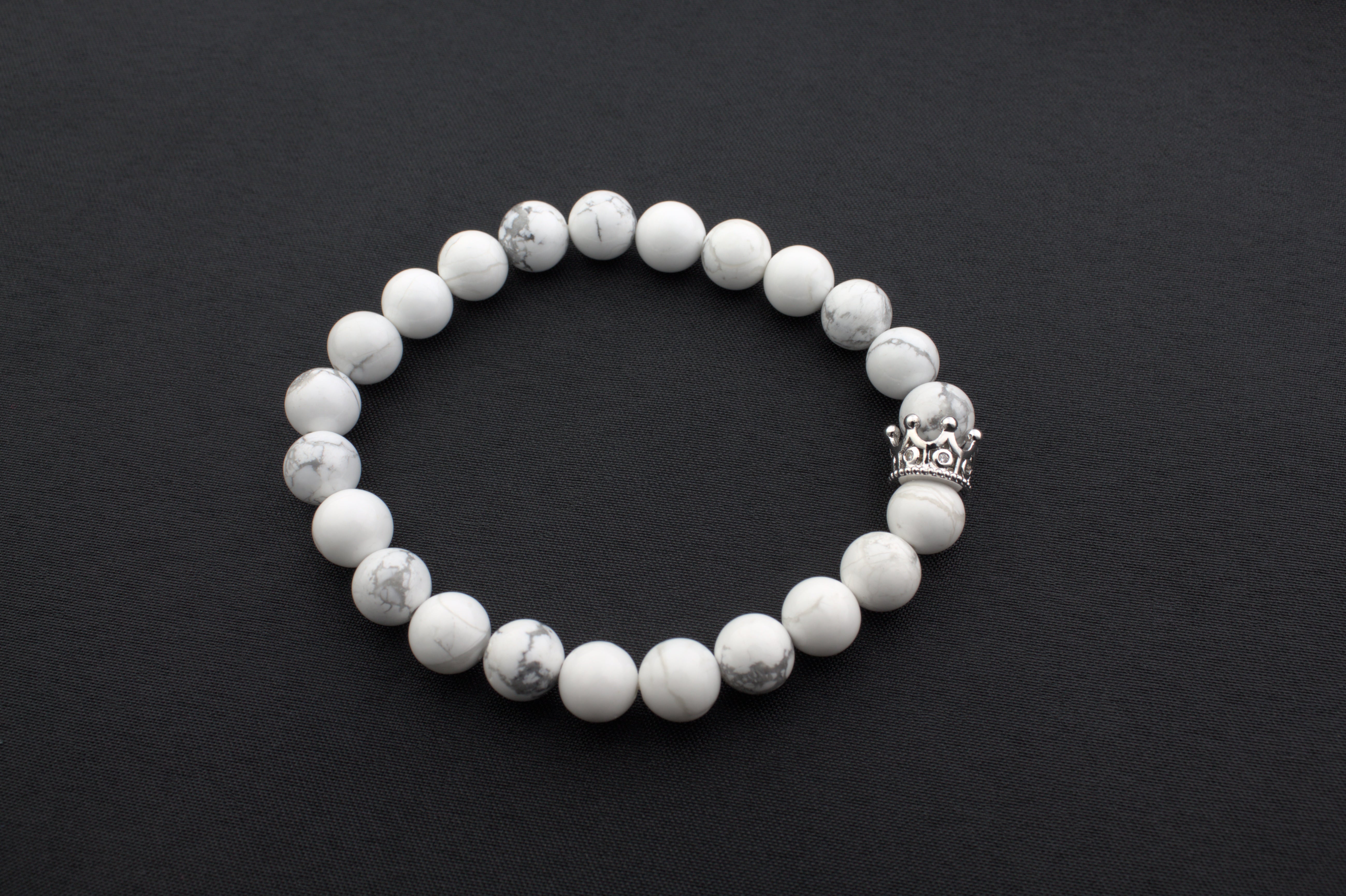 Pulseras de la distancia color blanco y negro con coronas plateada y negra